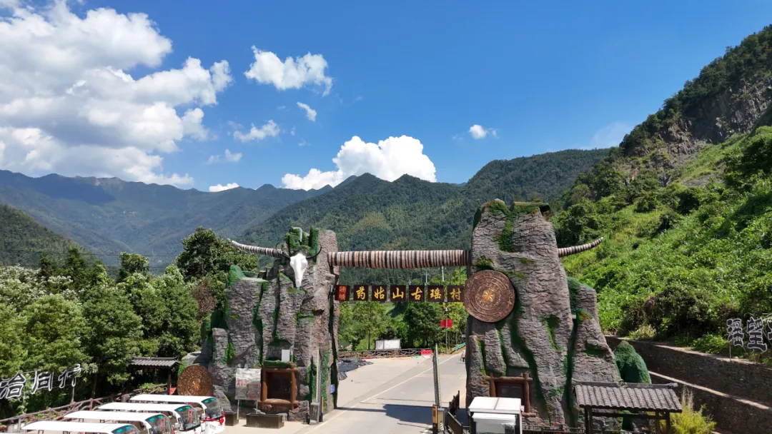 藥姑山門頭。jpg.jpg